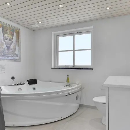 Дом отдыха Four-bedroom In