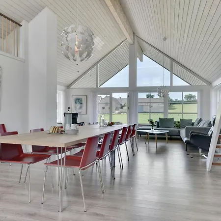 Beautiful Home In Bagenkop With Sauna بيت للعطل