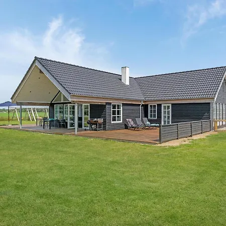 Beautiful Home In Bagenkop With Sauna بيت للعطل