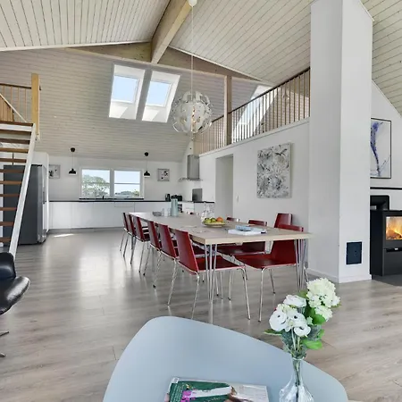 Holiday home Four-bedroom In