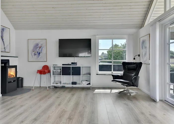 Dom wakacyjny Four-bedroom In