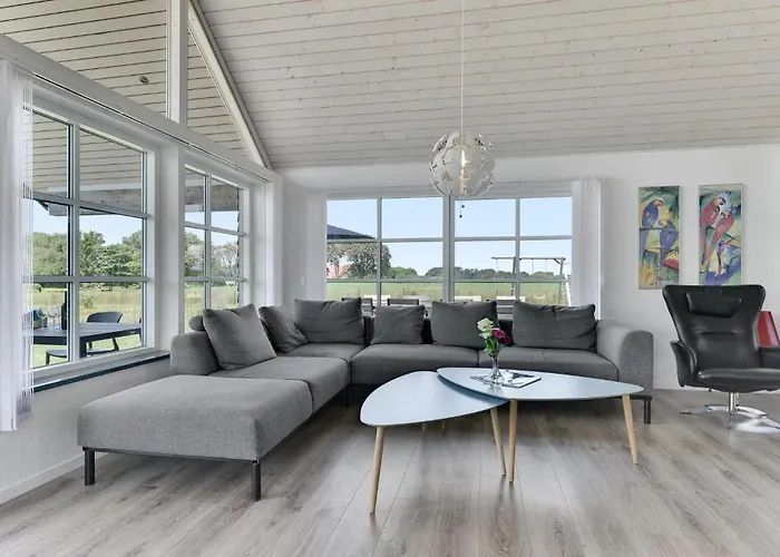 Dom wakacyjny Four-bedroom In *