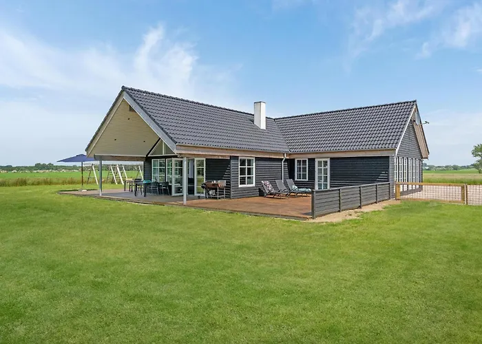 Four-bedroom In Dom wakacyjny
