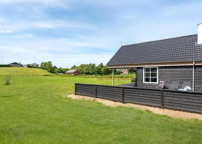 Four-bedroom In Dom wakacyjny *